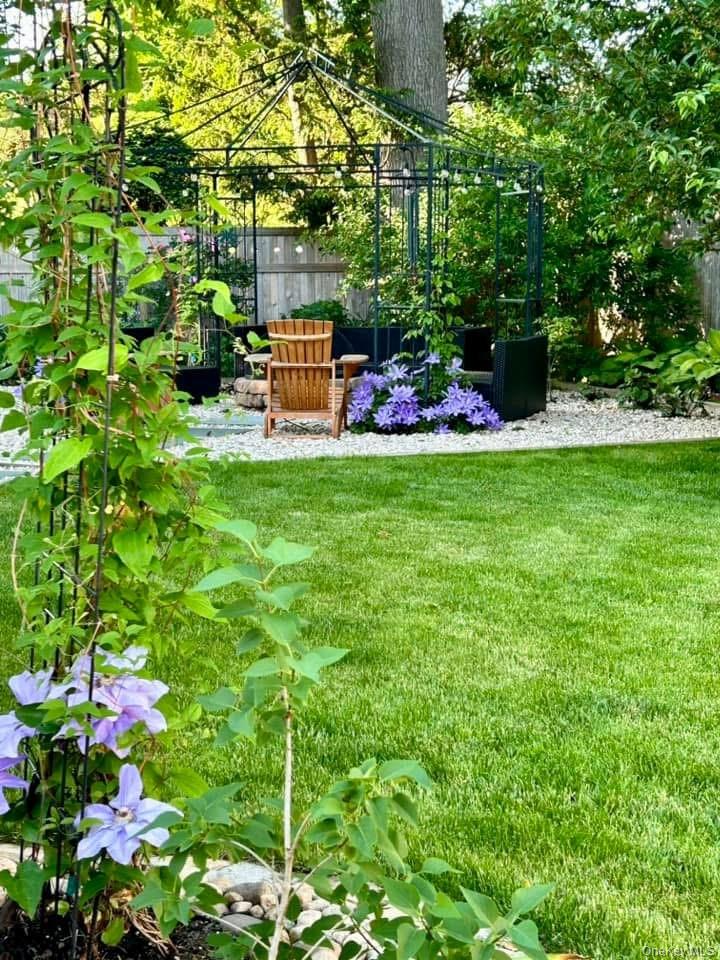 350 Pin Oak Lane, Westbury, NY 11590