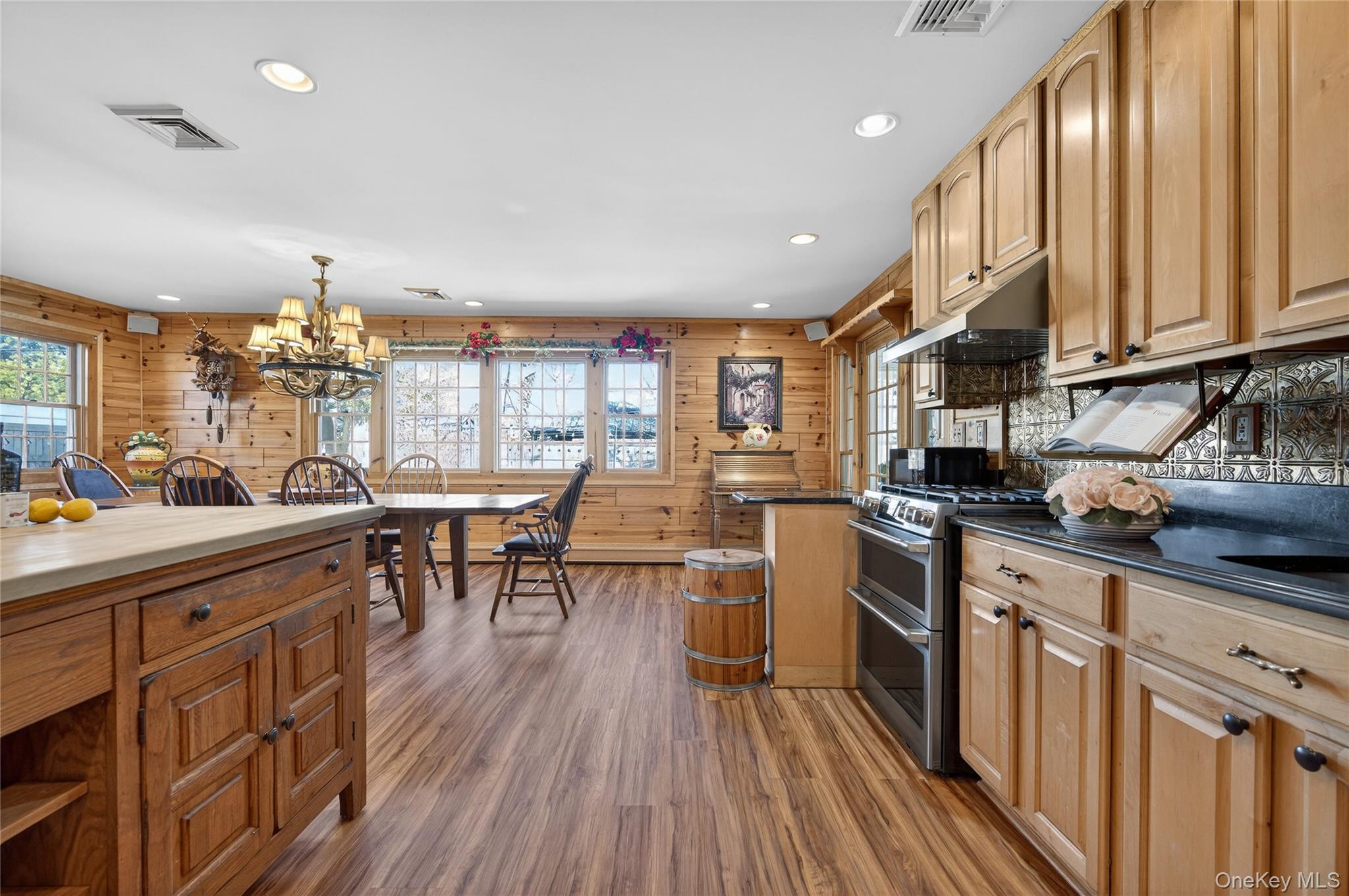 350 Pin Oak Lane, Westbury, NY 11590