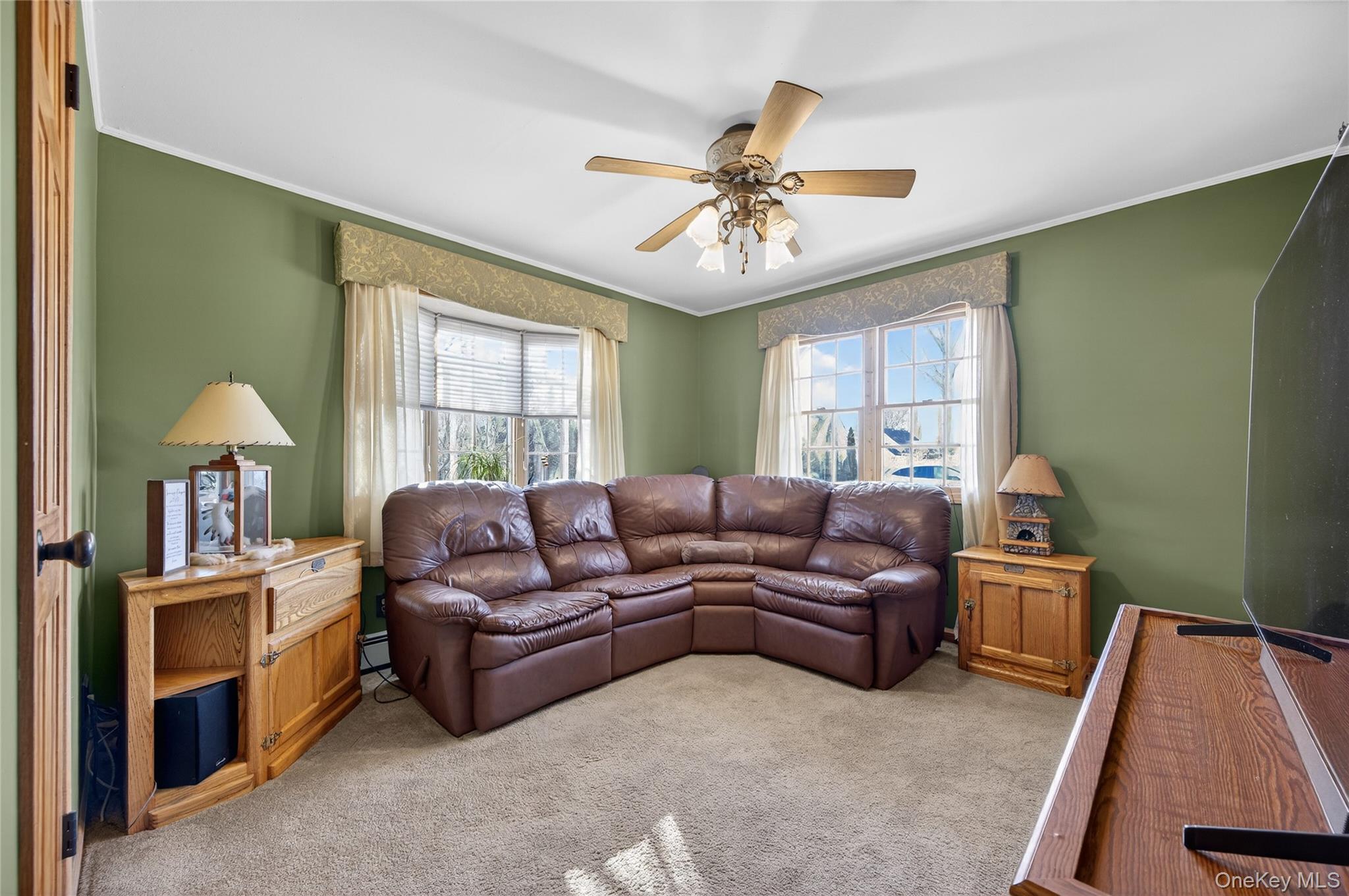 350 Pin Oak Lane, Westbury, NY 11590