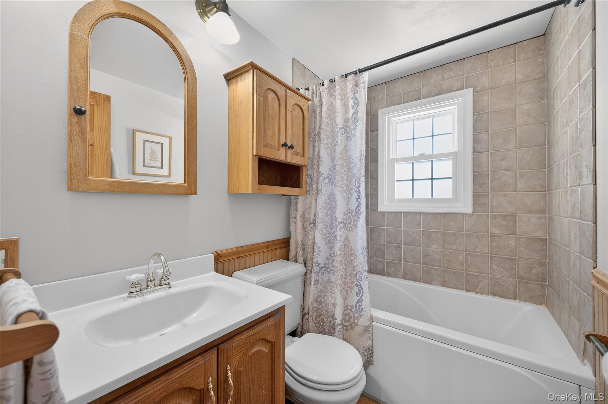 350 Pin Oak Lane, Westbury, NY 11590