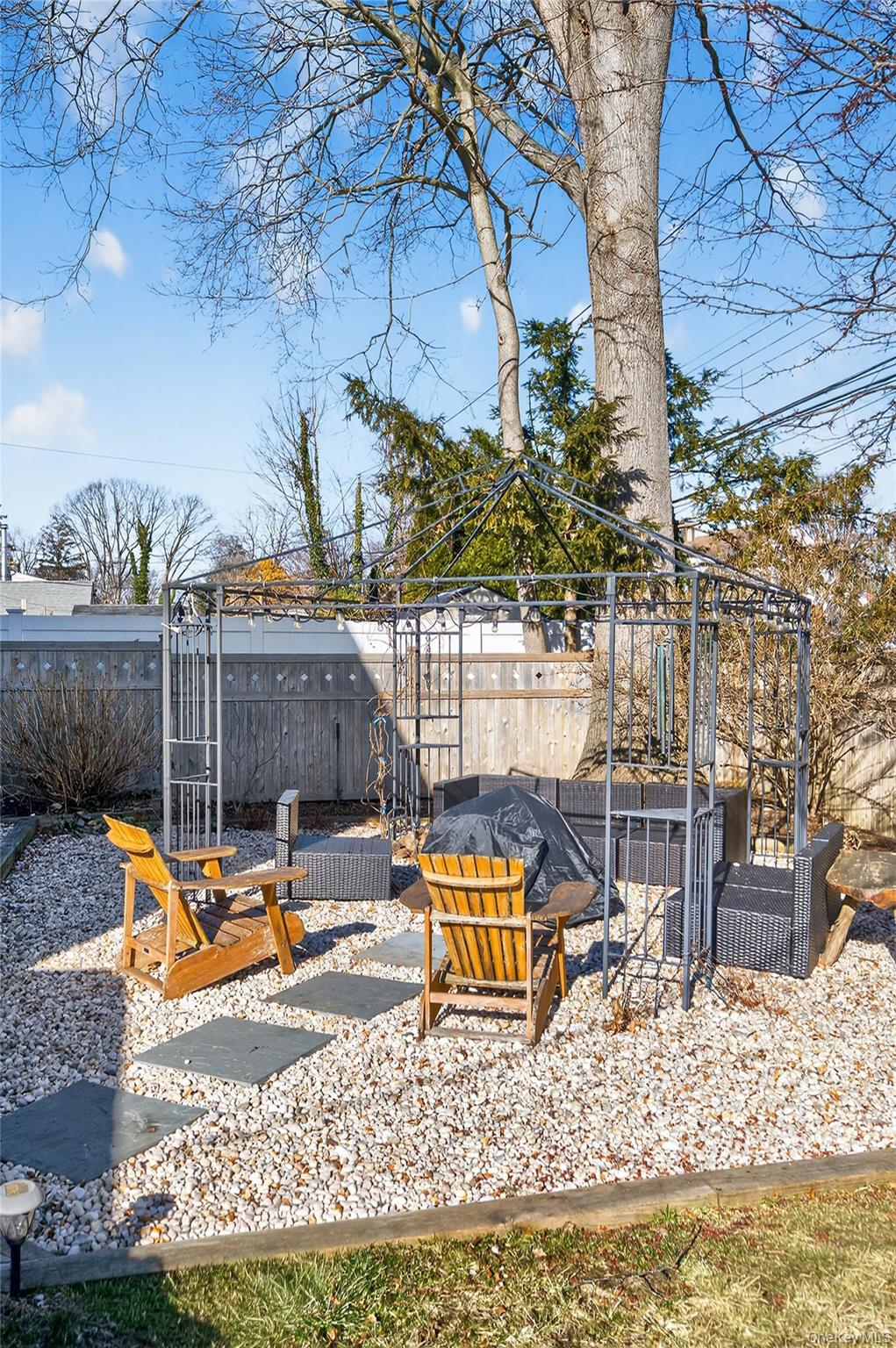 350 Pin Oak Lane, Westbury, NY 11590