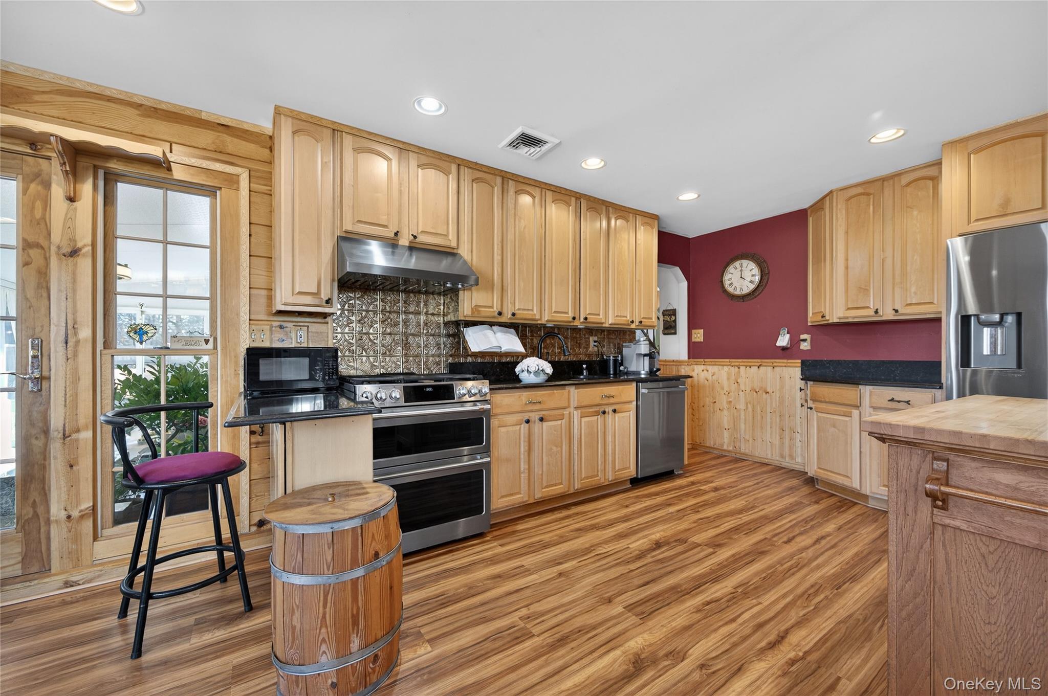 350 Pin Oak Lane, Westbury, NY 11590