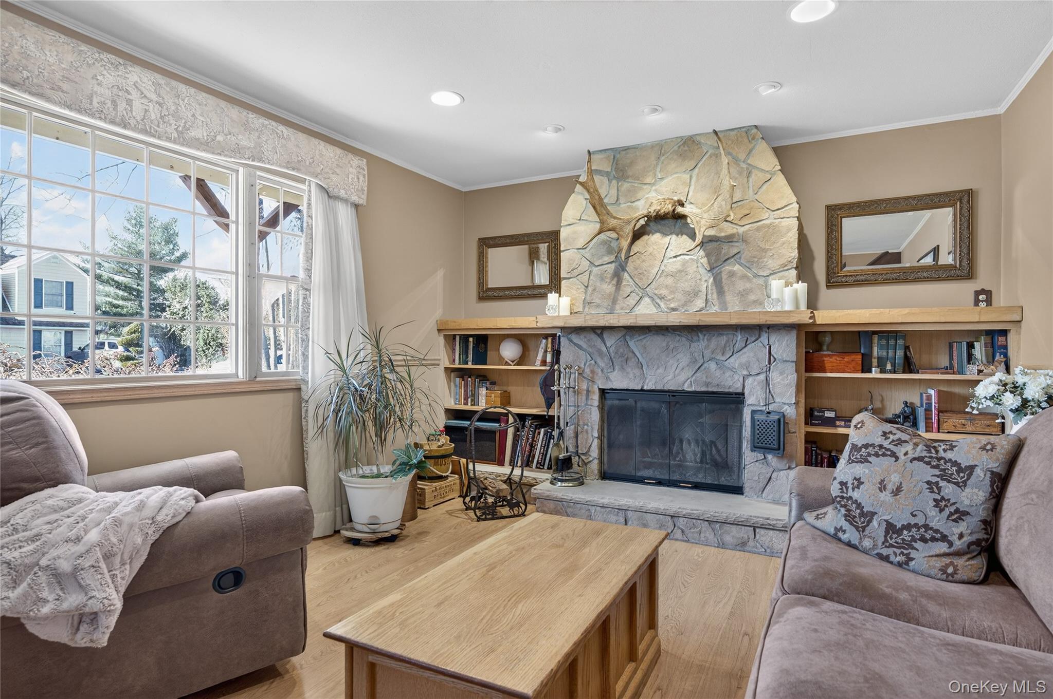 350 Pin Oak Lane, Westbury, NY 11590