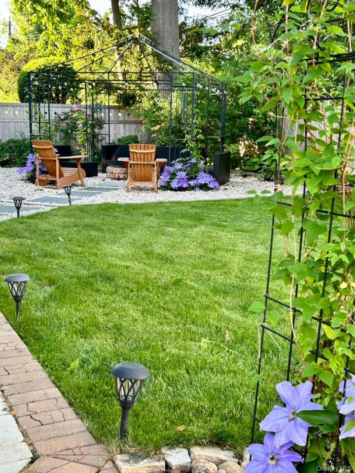 350 Pin Oak Lane, Westbury, NY 11590