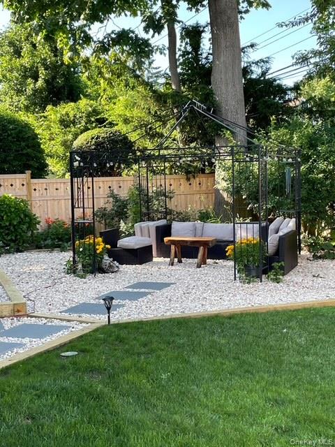 350 Pin Oak Lane, Westbury, NY 11590