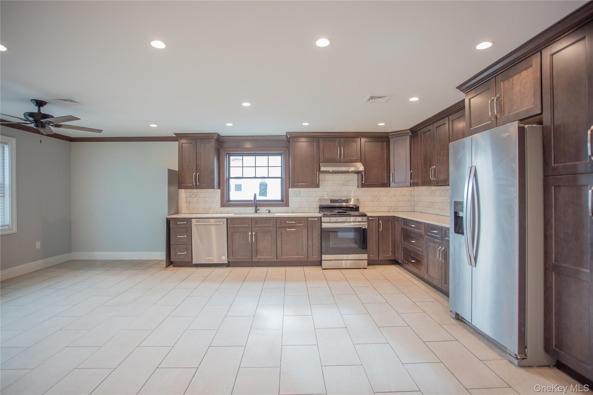 59 Clinton Avenue, Inwood, NY 11096