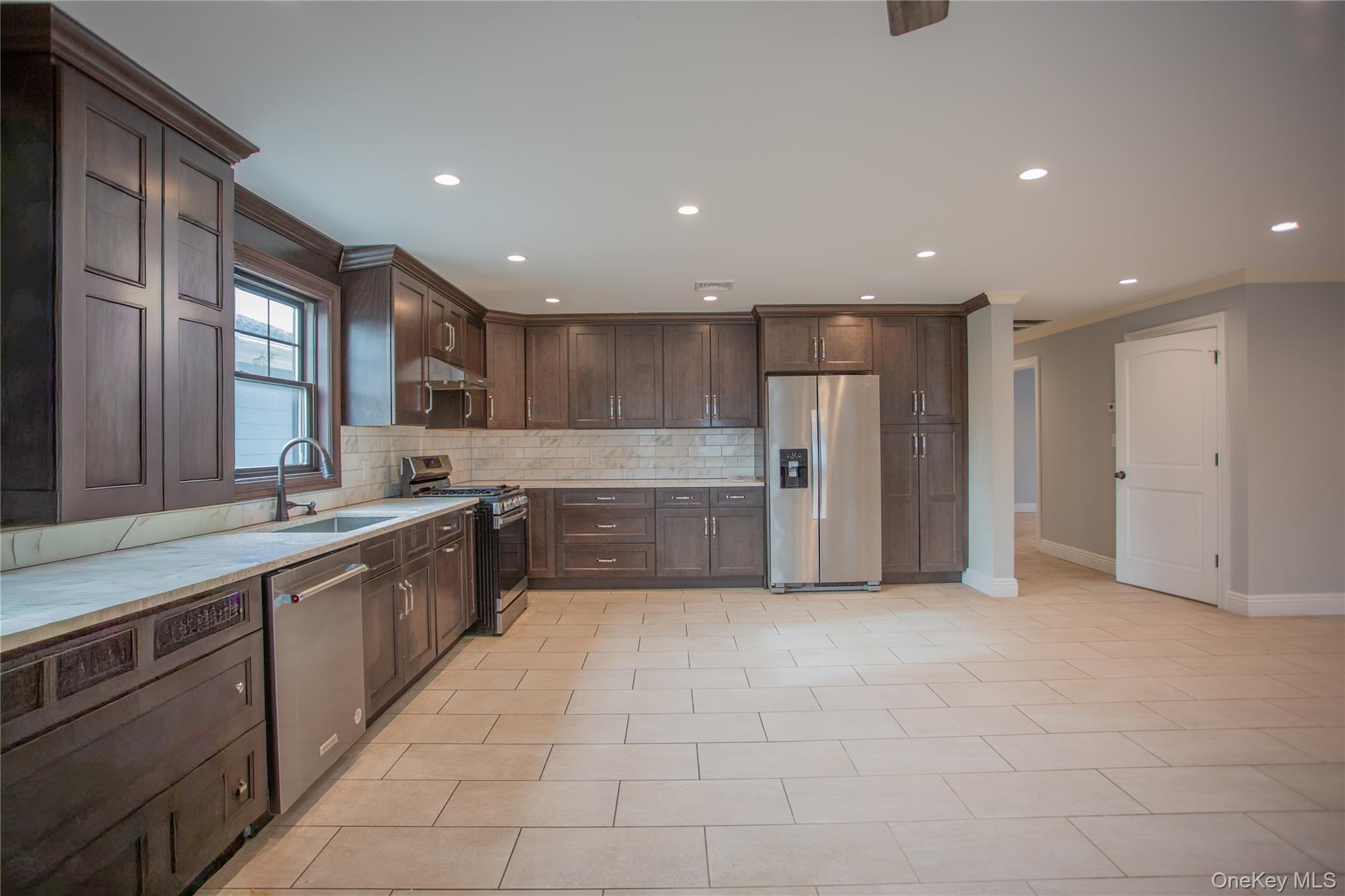 59 Clinton Avenue, Inwood, NY 11096