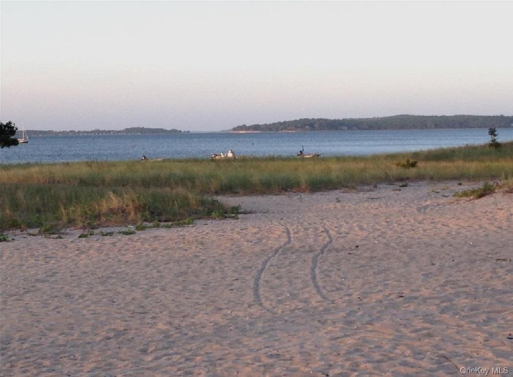 215 Northfield Lane, Southold, NY 11971