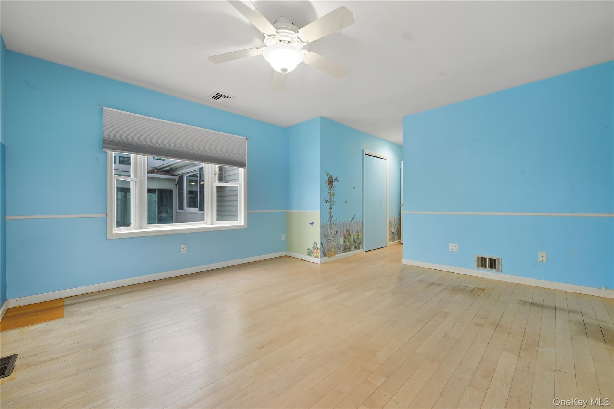 13 Cynthia Lane, Plainview, NY 11803