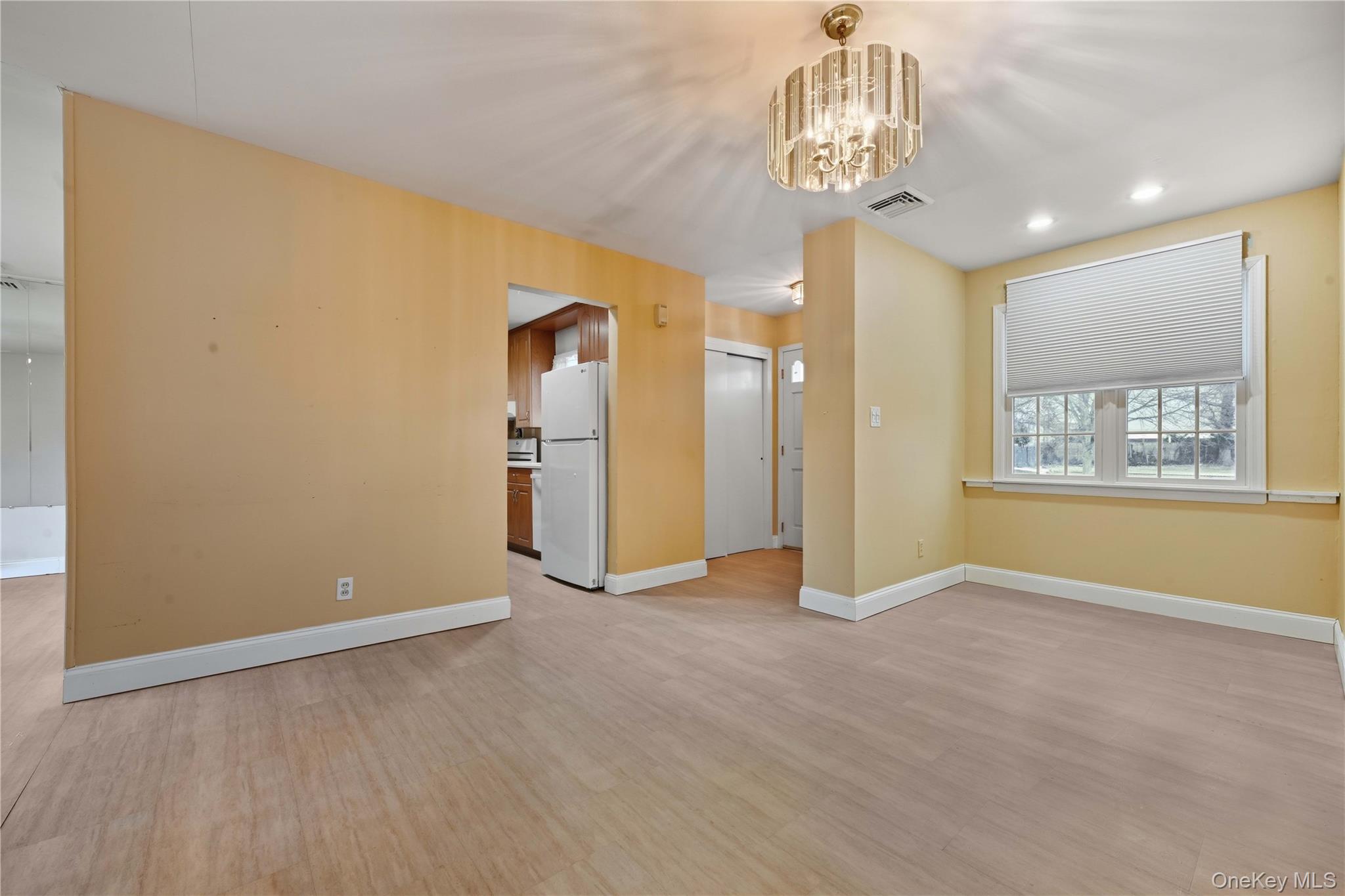 13 Cynthia Lane, Plainview, NY 11803