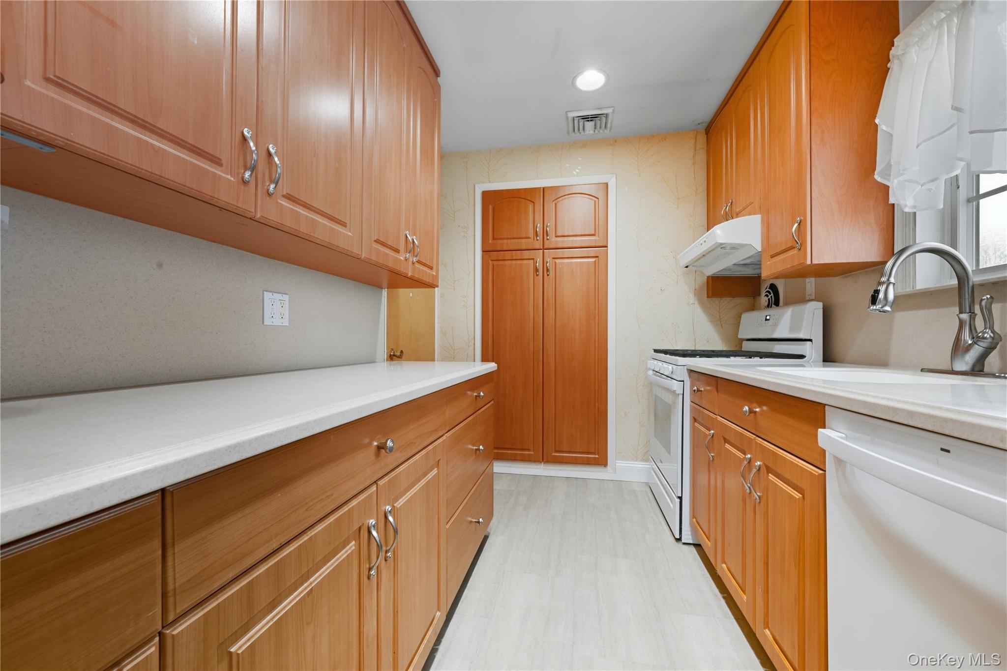 13 Cynthia Lane, Plainview, NY 11803