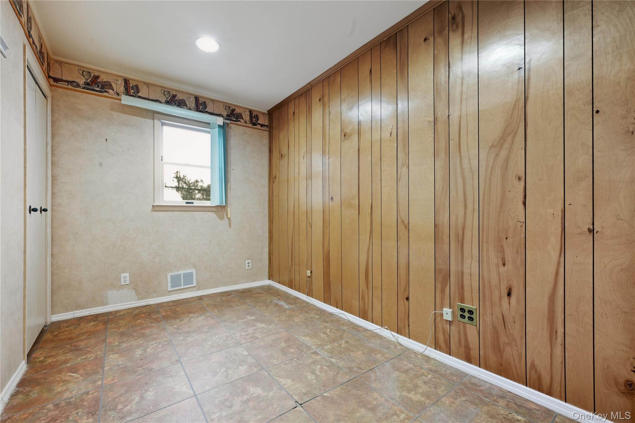 13 Cynthia Lane, Plainview, NY 11803