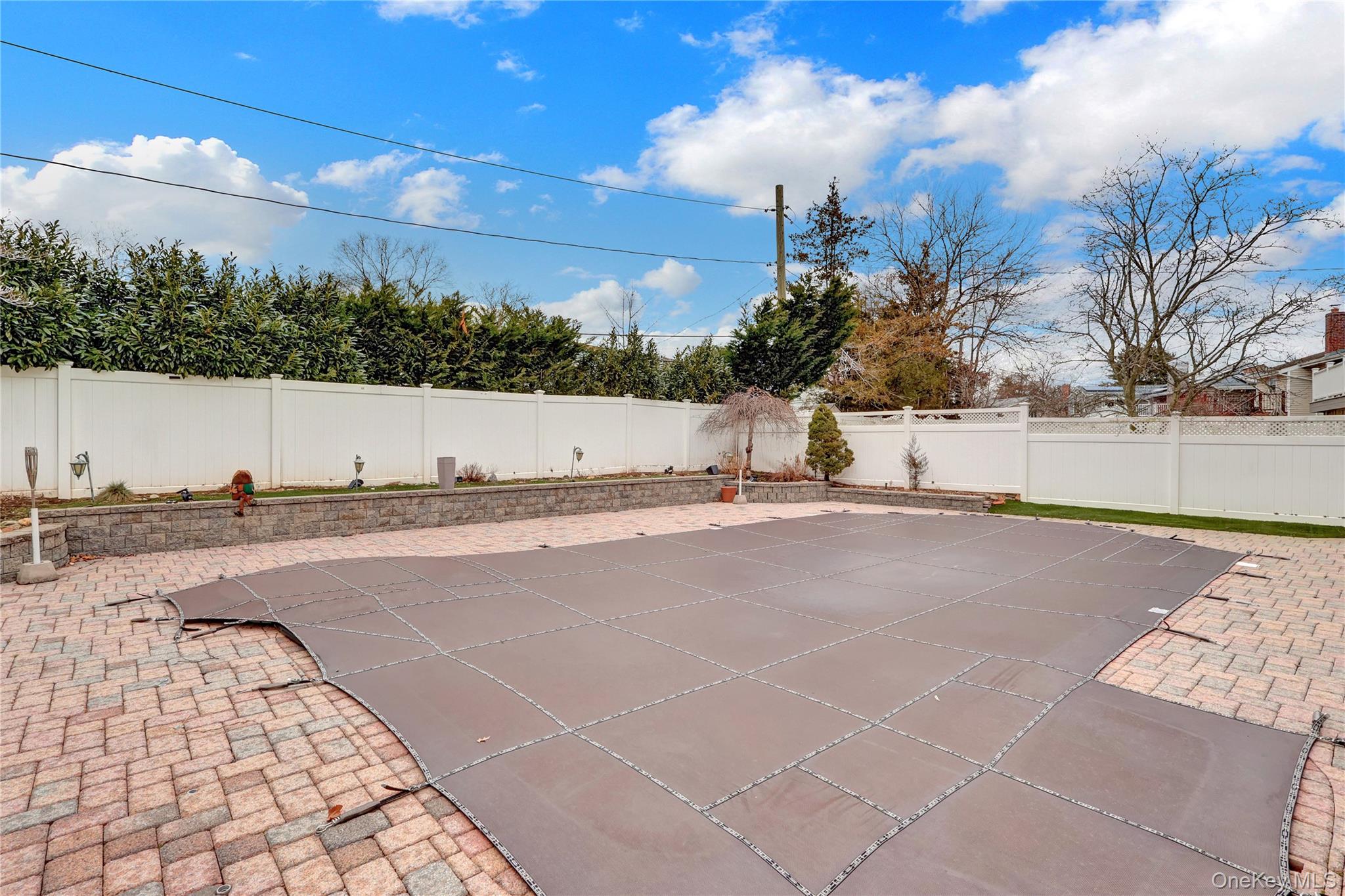 11 Fishermans Drive, Port Washington, NY 11050