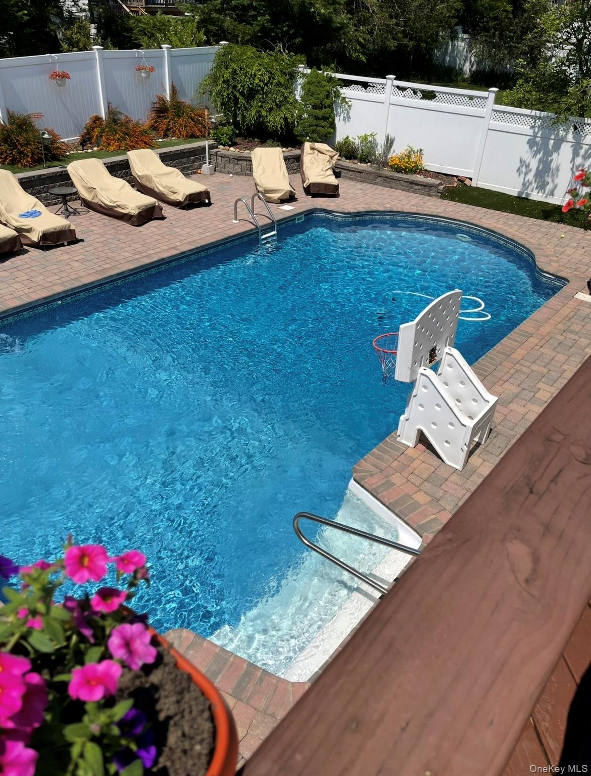 11 Fishermans Drive, Port Washington, NY 11050