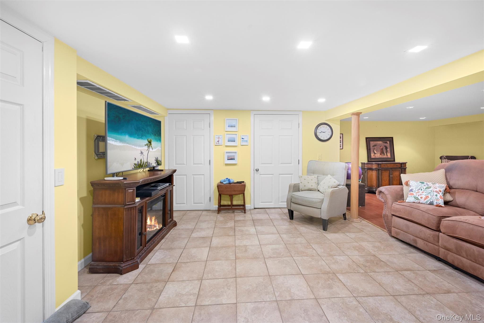 47-52 245th Street, Douglaston, NY 11362