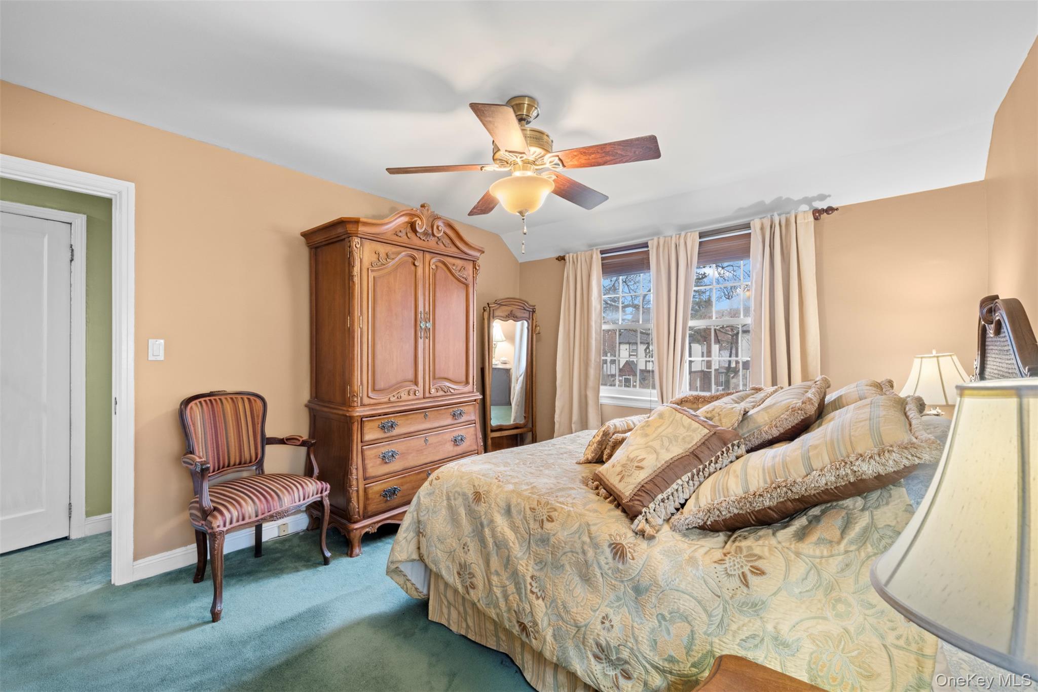 47-52 245th Street, Douglaston, NY 11362