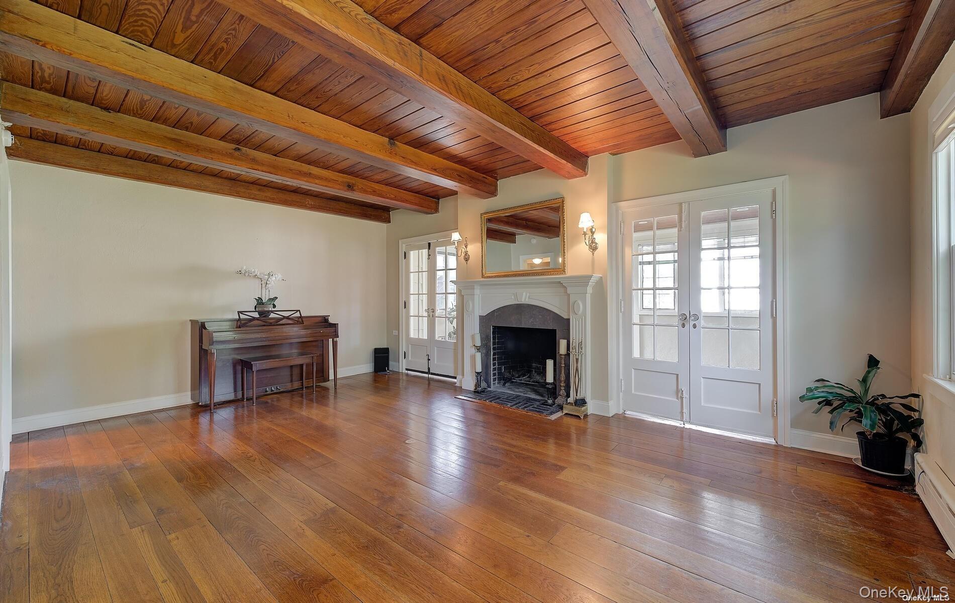 246 Park Avenue, Manhasset, NY 11030