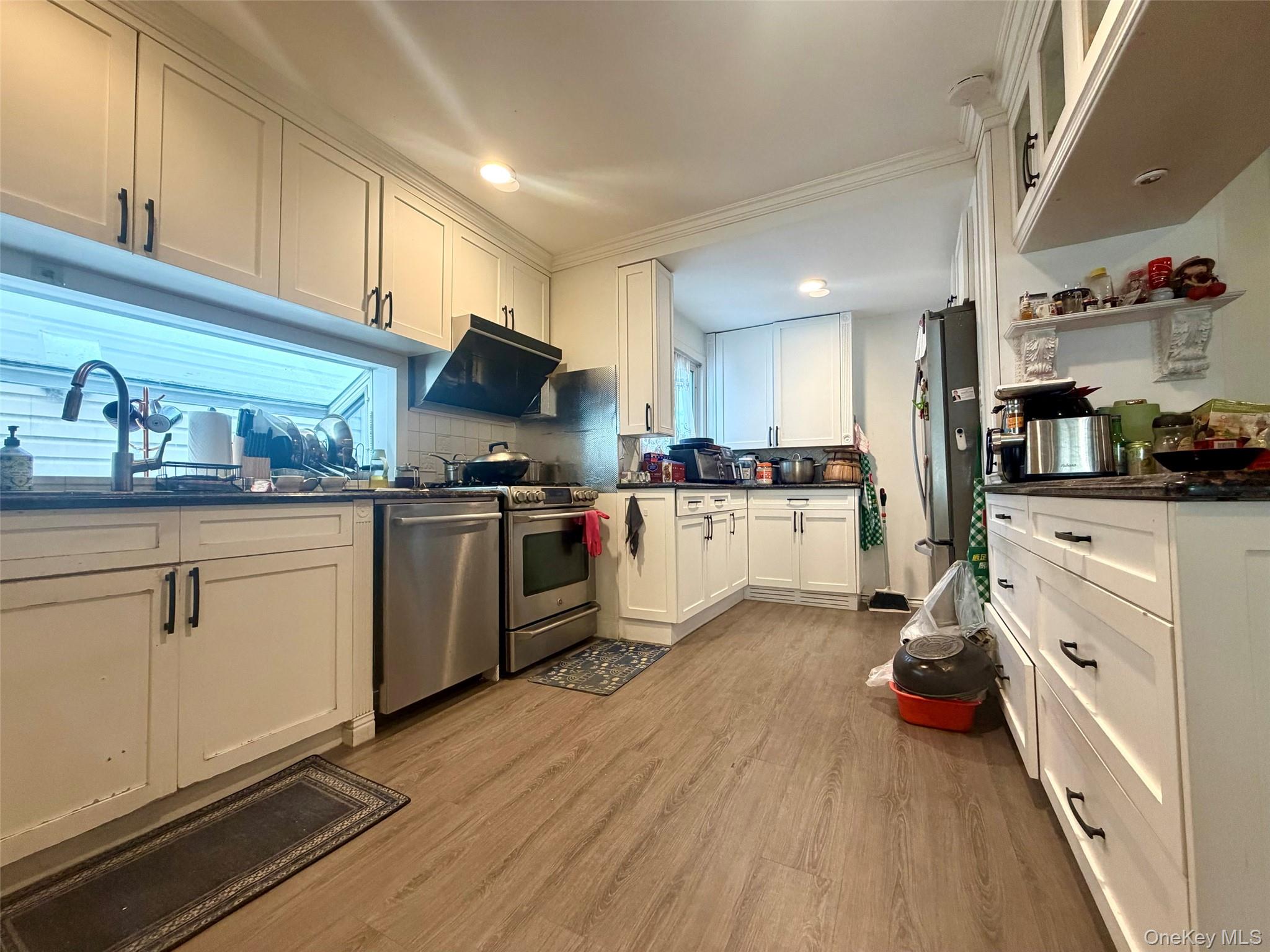 257-17 Pembroke Avenue, Great Neck, NY 11020