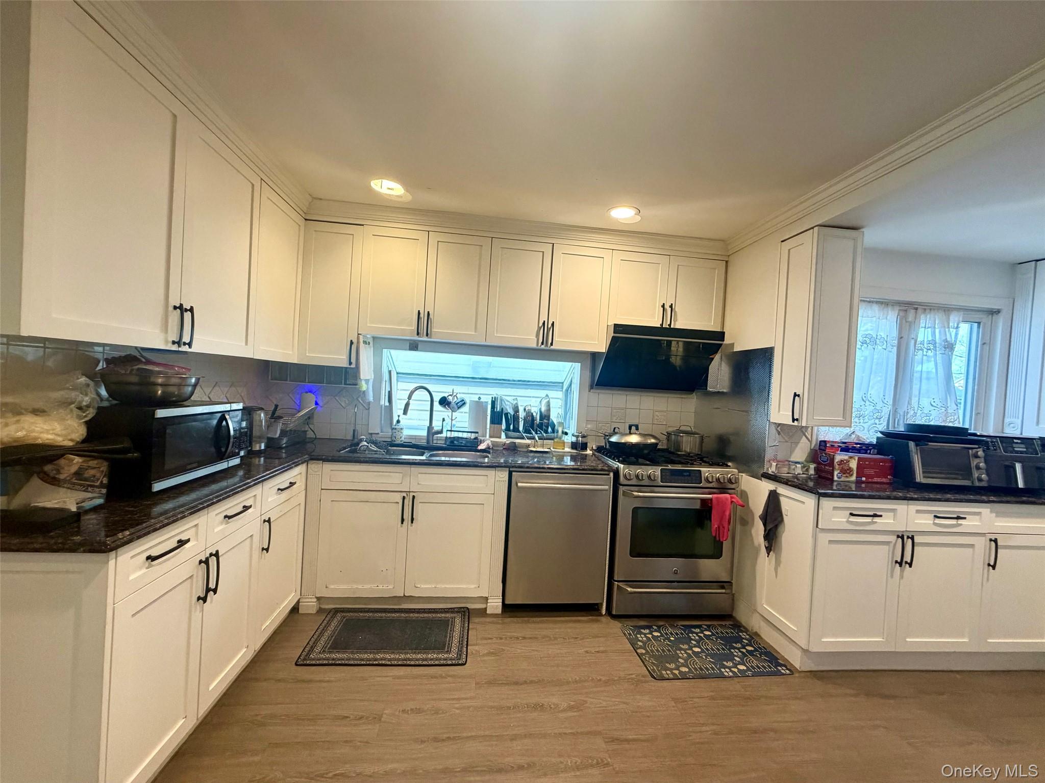 257-17 Pembroke Avenue, Great Neck, NY 11020