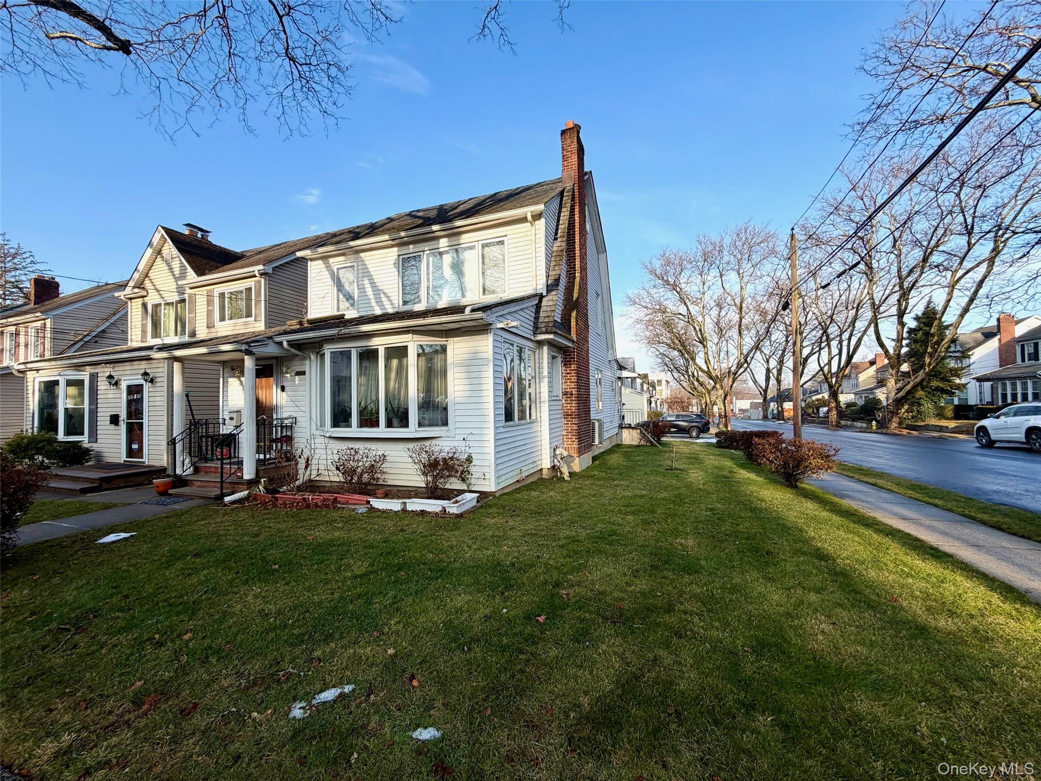 257-17 Pembroke Avenue, Great Neck, NY 11020