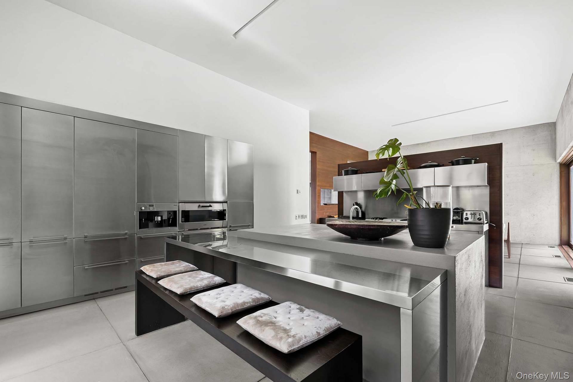 24 On The Bluff, Sag Harbor, NY 11963