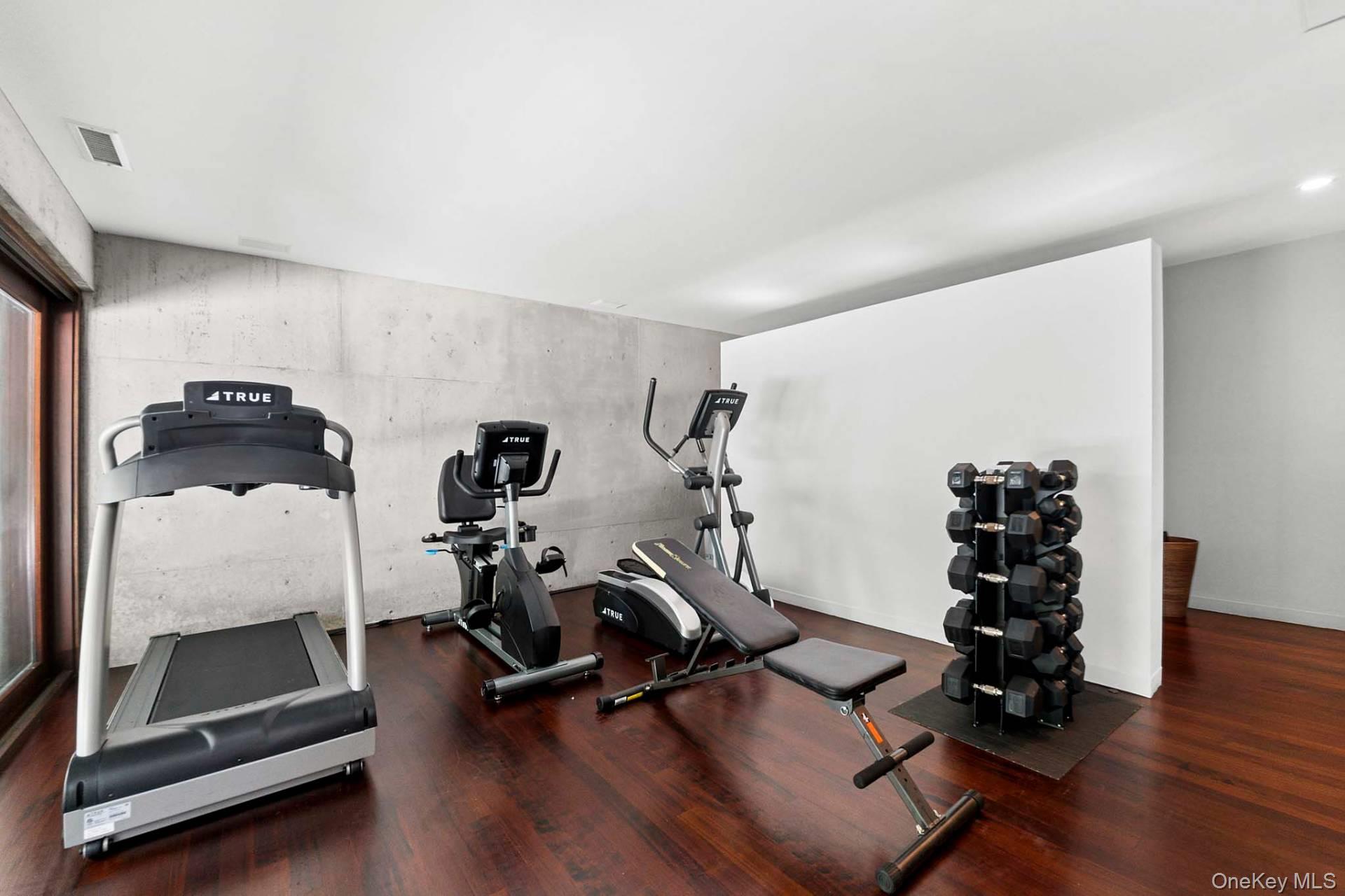 24 On The Bluff, Sag Harbor, NY 11963