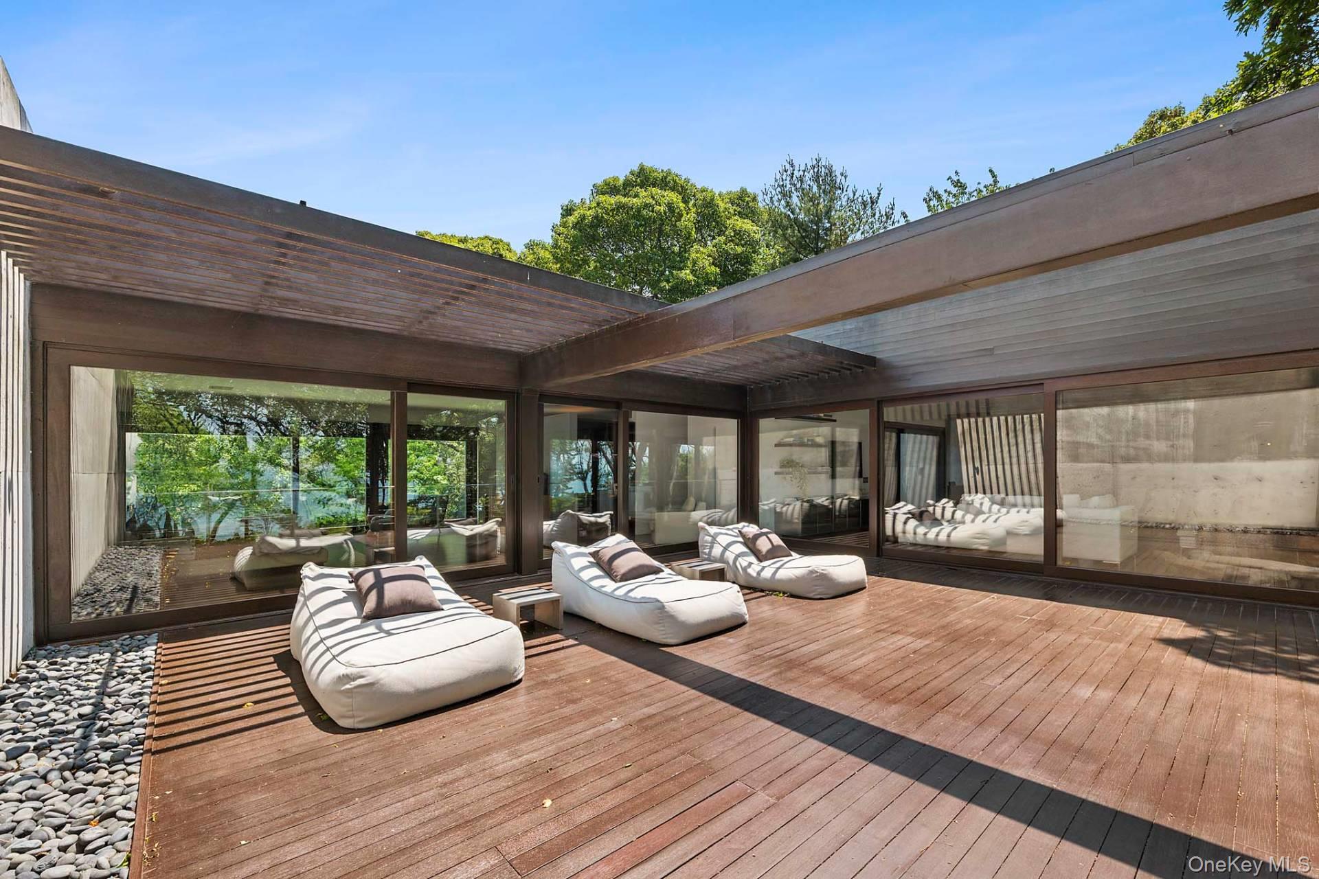 24 On The Bluff, Sag Harbor, NY 11963