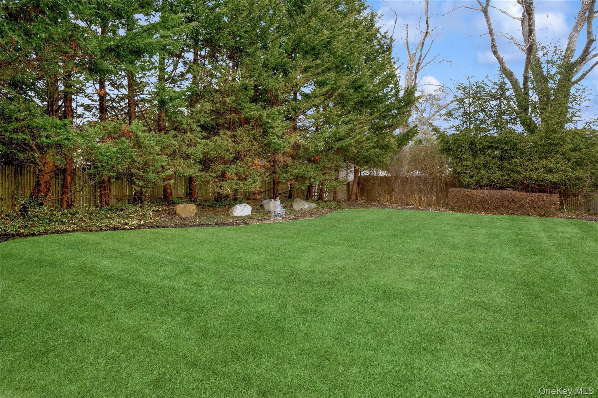 17 Dover Lane, Old Bethpage, NY 11804