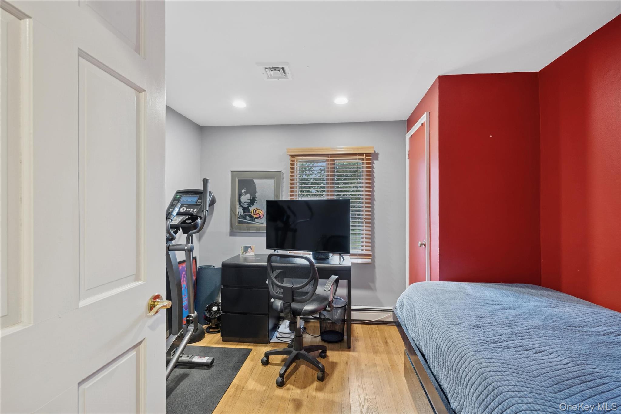 17 Dover Lane, Old Bethpage, NY 11804