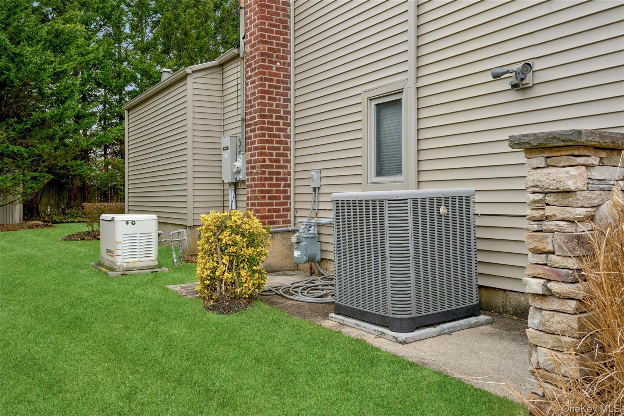 17 Dover Lane, Old Bethpage, NY 11804