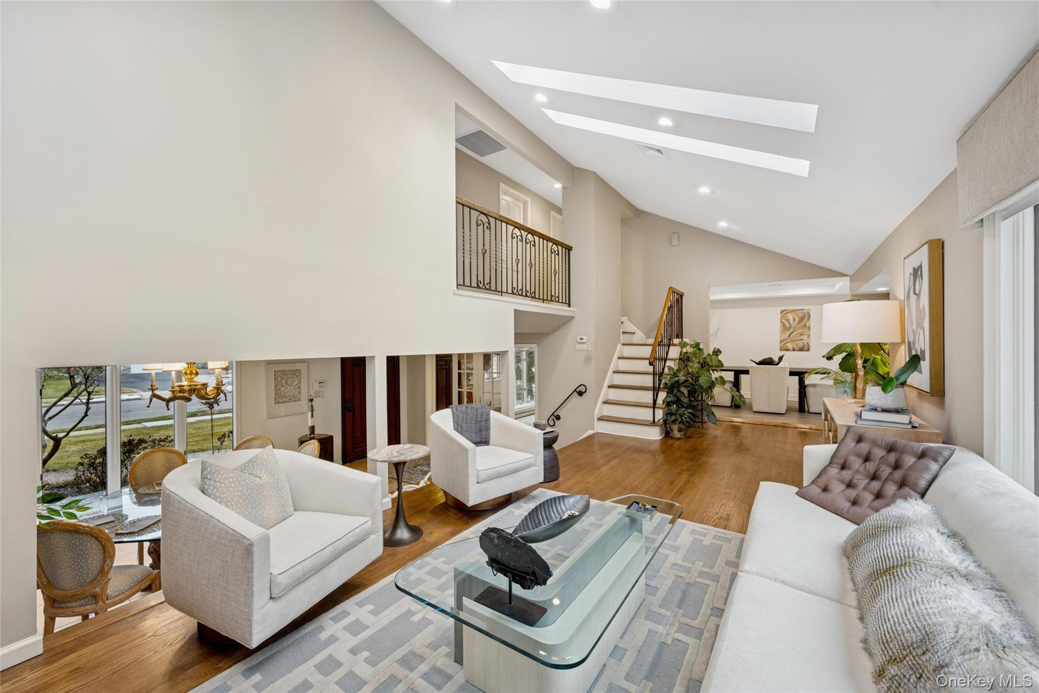 17 Dover Lane, Old Bethpage, NY 11804