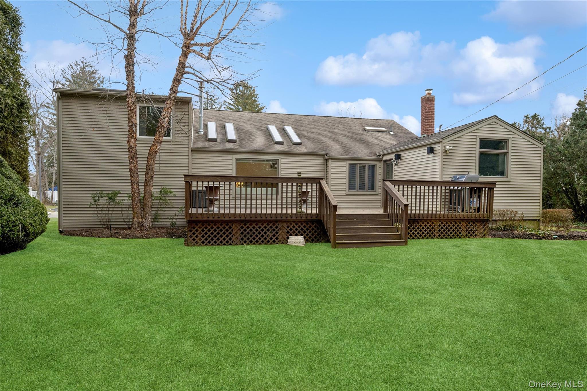 17 Dover Lane, Old Bethpage, NY 11804