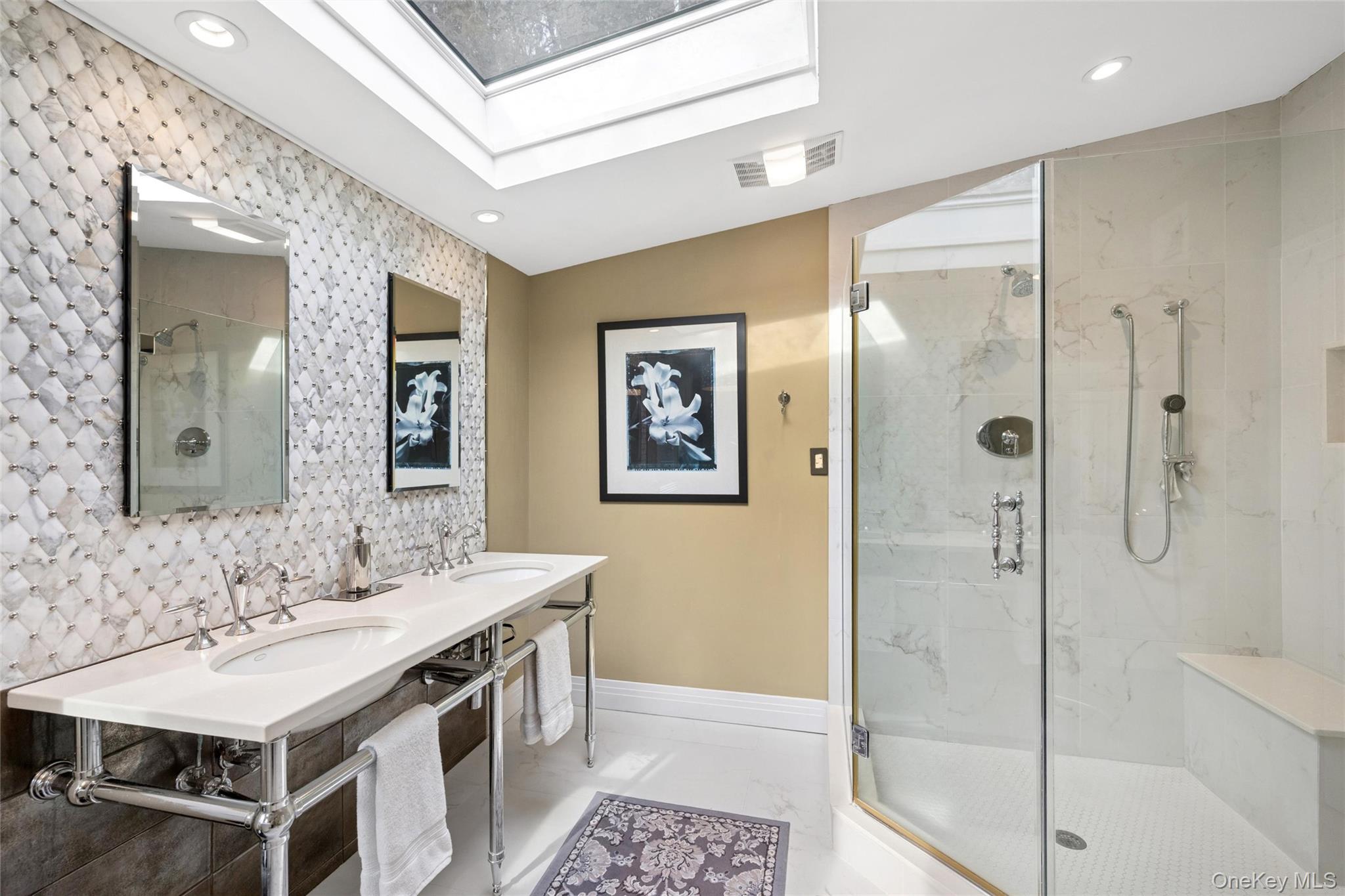 17 Dover Lane, Old Bethpage, NY 11804