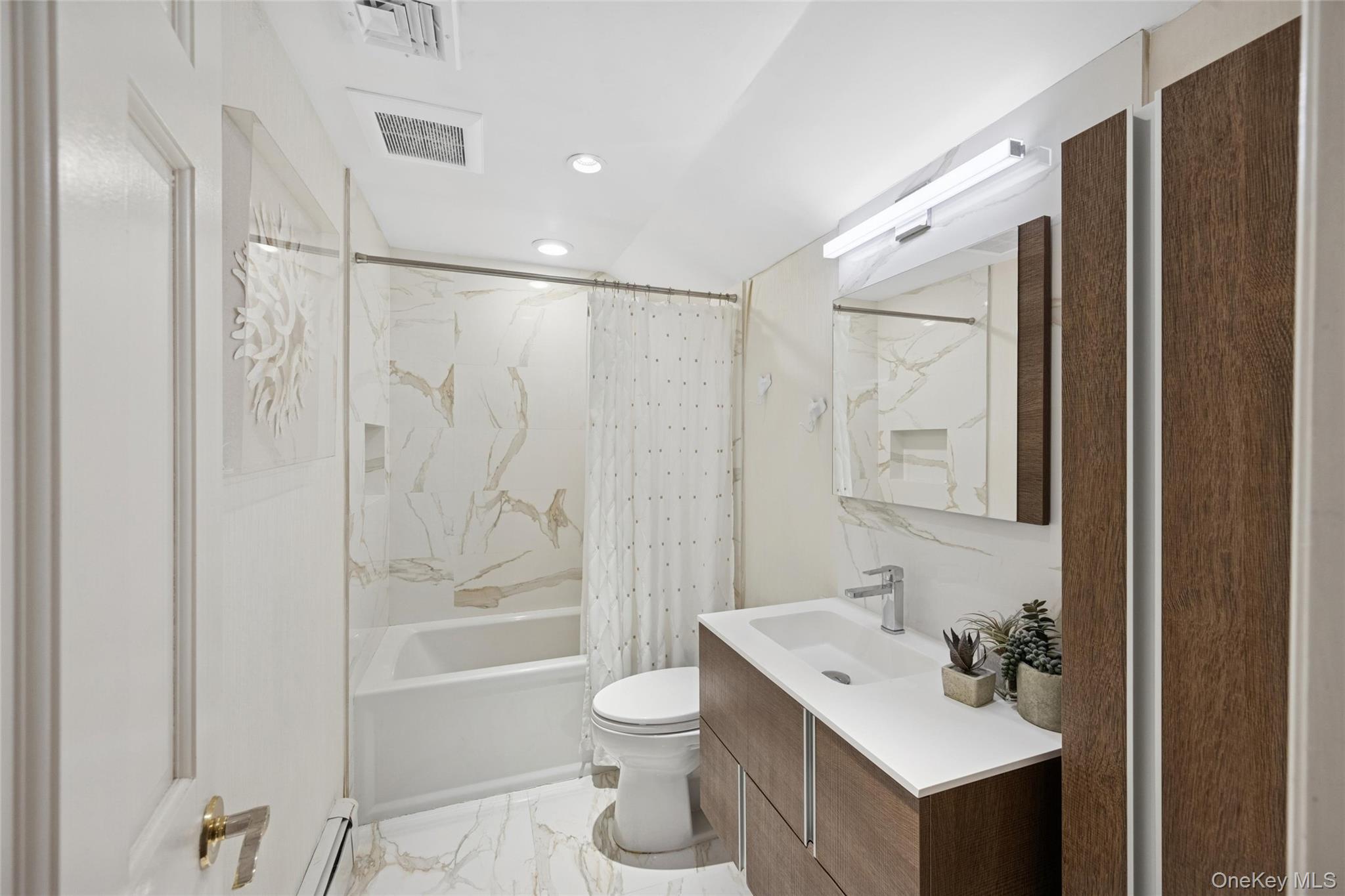 17 Dover Lane, Old Bethpage, NY 11804