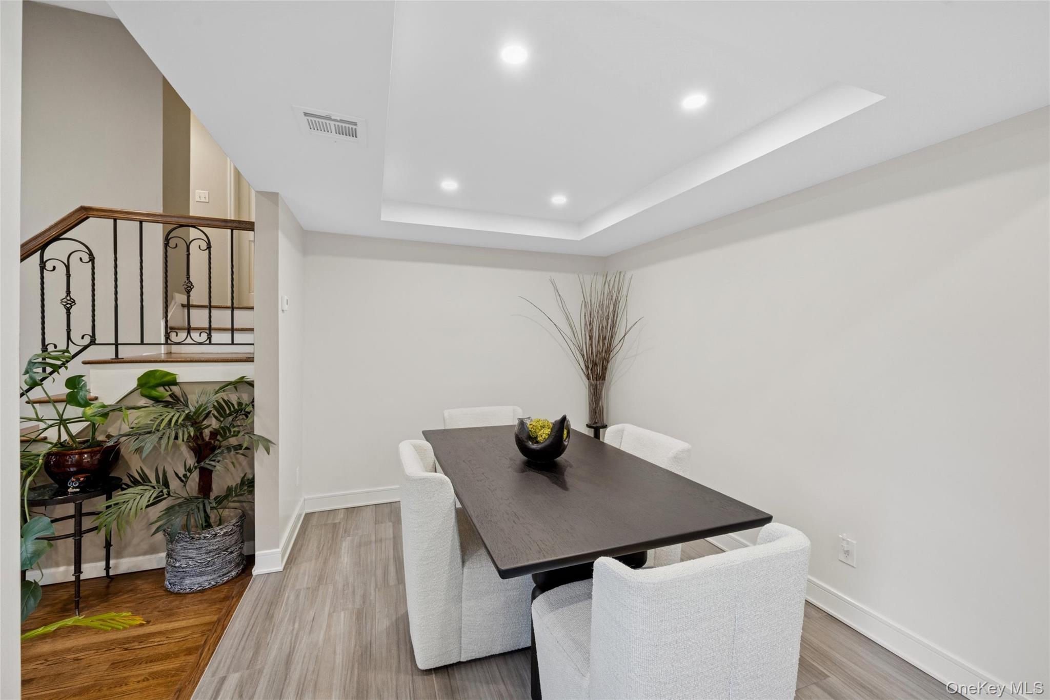 17 Dover Lane, Old Bethpage, NY 11804