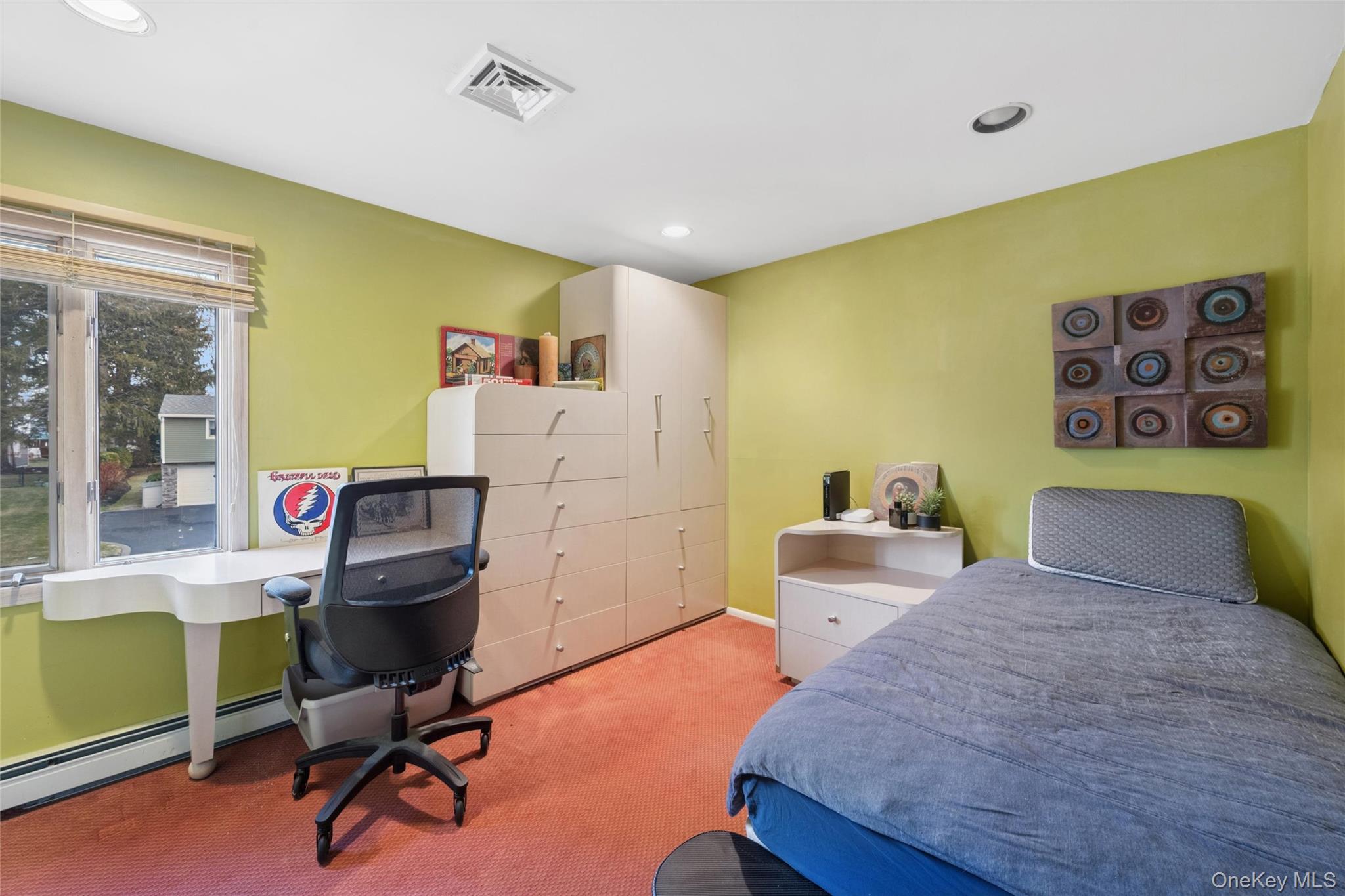 17 Dover Lane, Old Bethpage, NY 11804