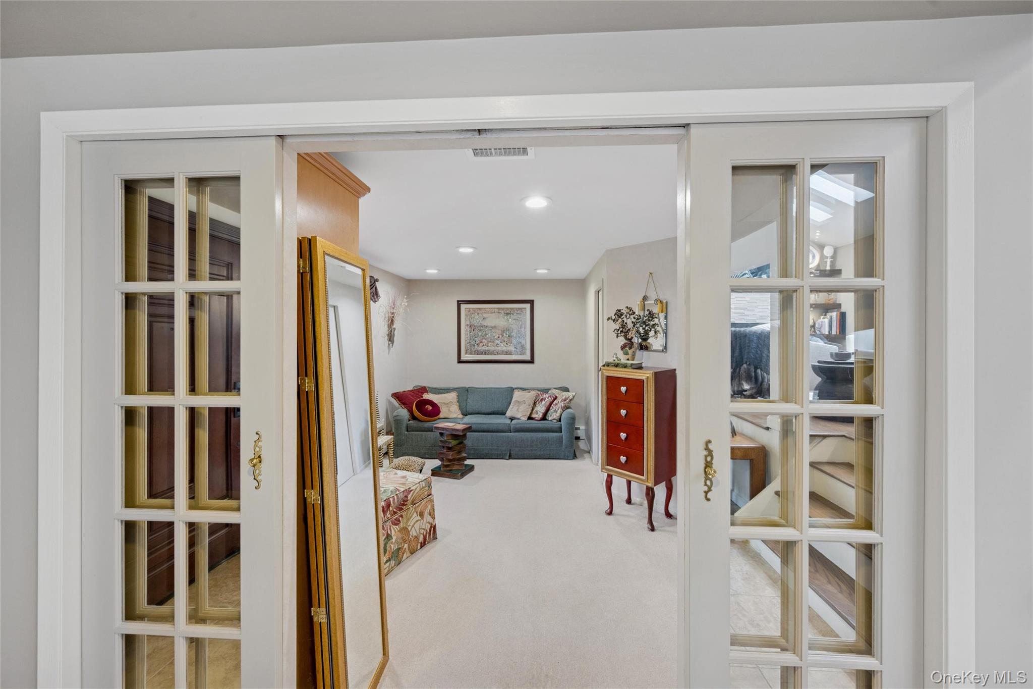 17 Dover Lane, Old Bethpage, NY 11804