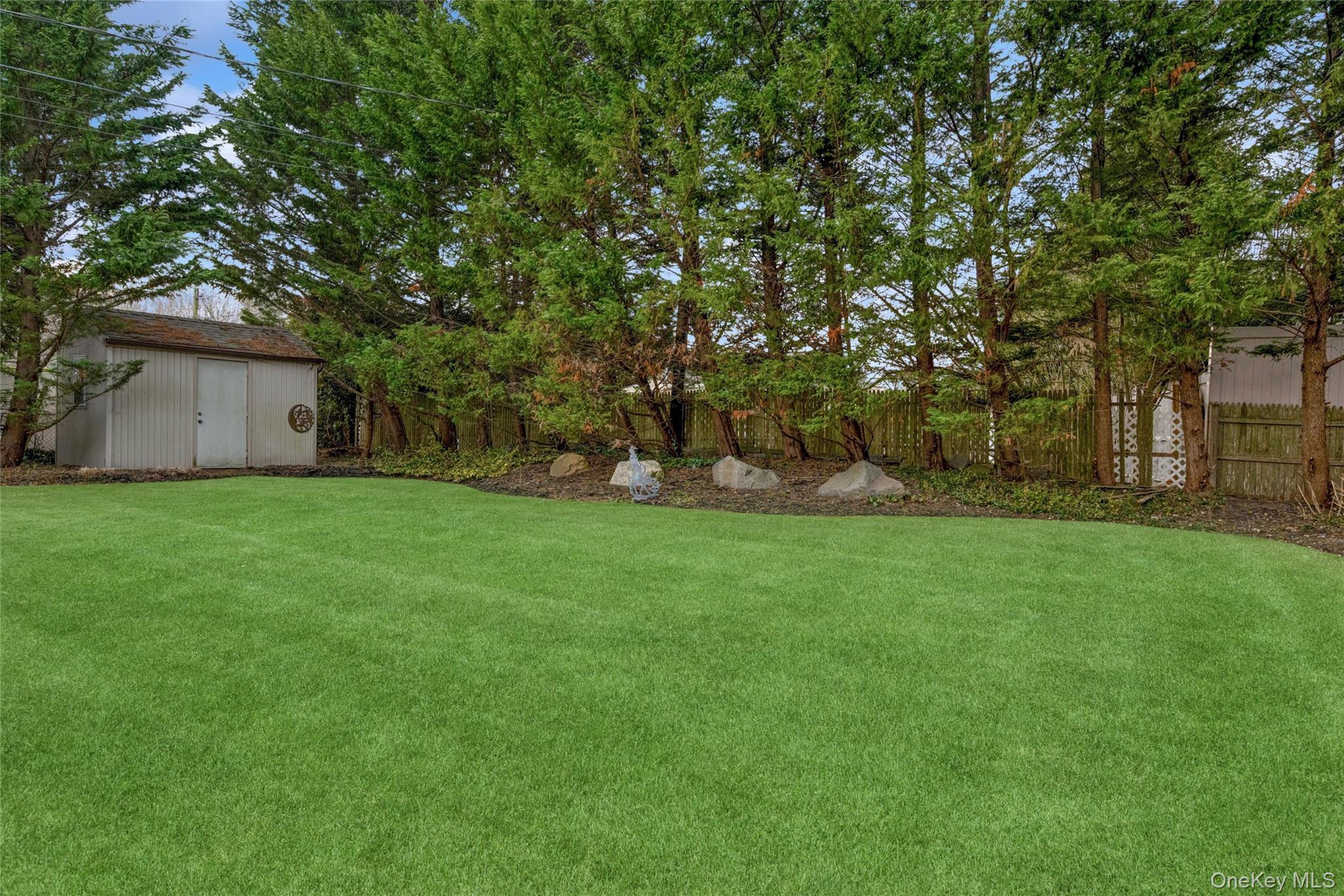 17 Dover Lane, Old Bethpage, NY 11804