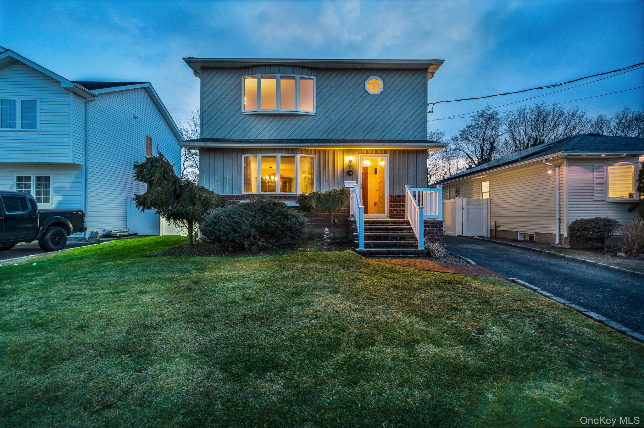 254 N Richmond Avenue, Massapequa, NY 11758