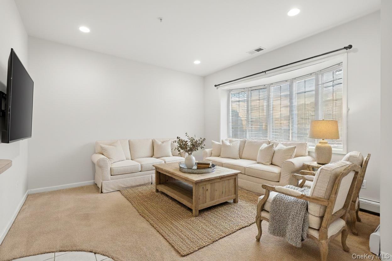 119 Francesca Way # 119, Amityville, NY 11701