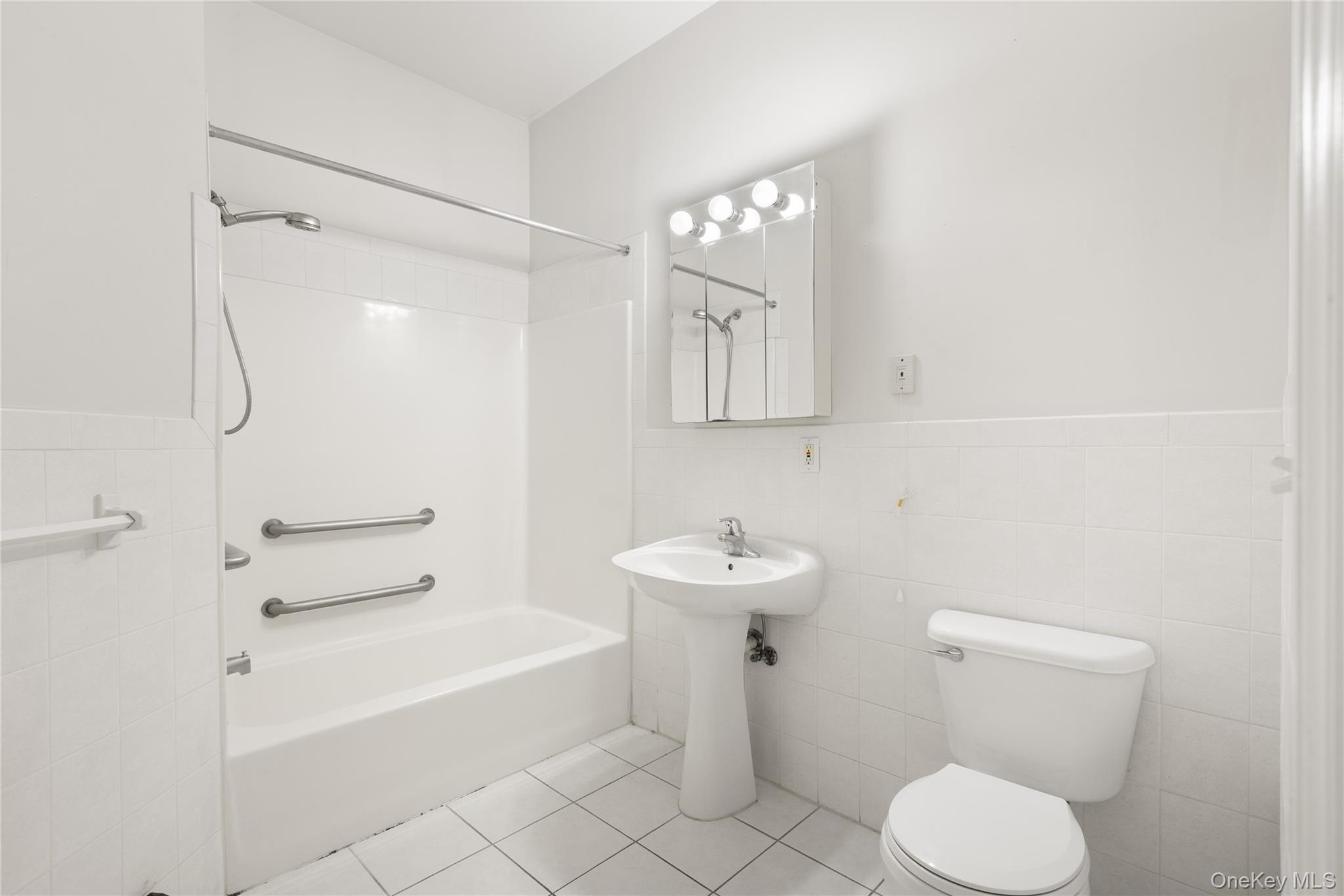 119 Francesca Way # 119, Amityville, NY 11701