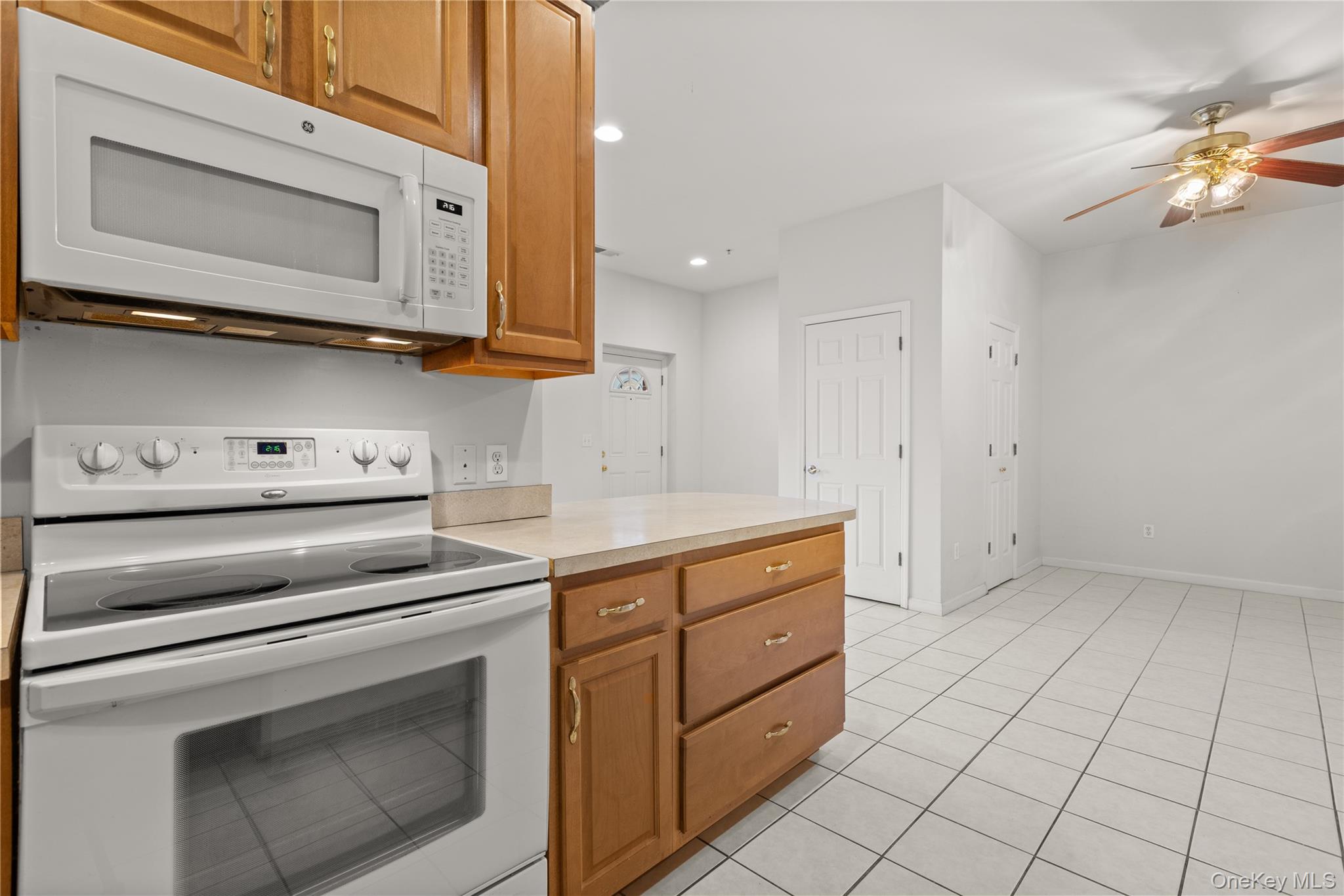 119 Francesca Way # 119, Amityville, NY 11701