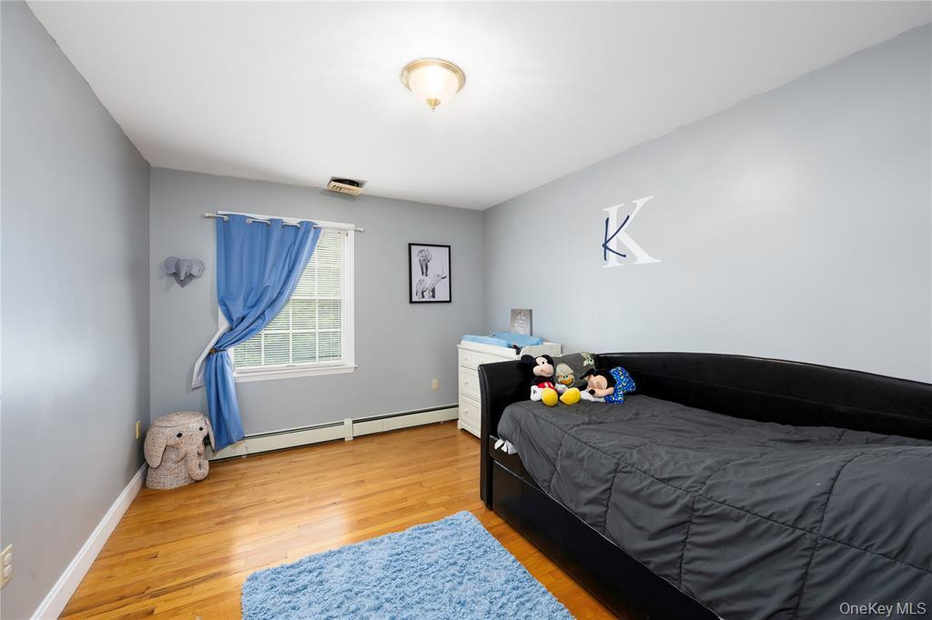 17 Stonegate Drive, Hyde Park, NY 12538