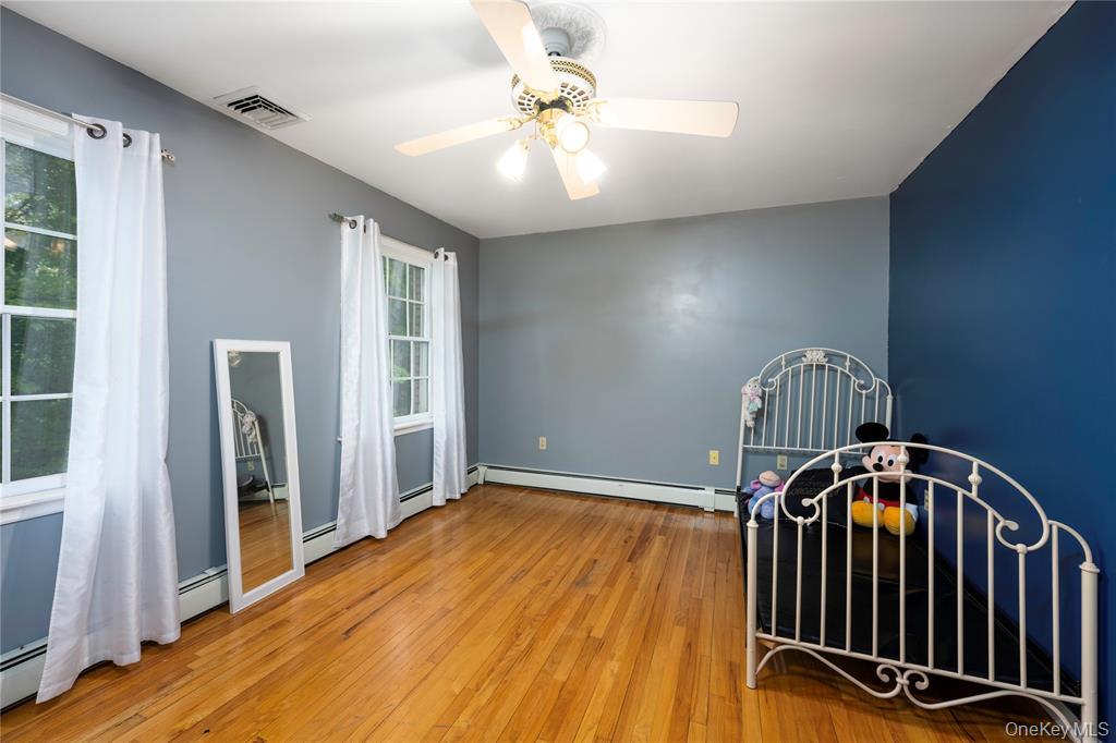 17 Stonegate Drive, Hyde Park, NY 12538