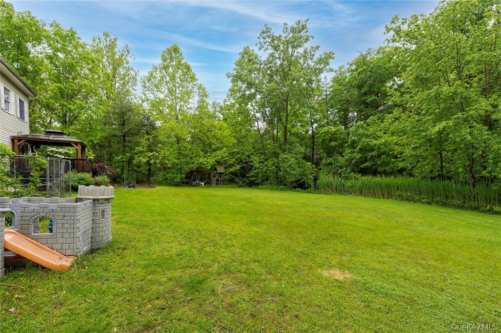 17 Stonegate Drive, Hyde Park, NY 12538