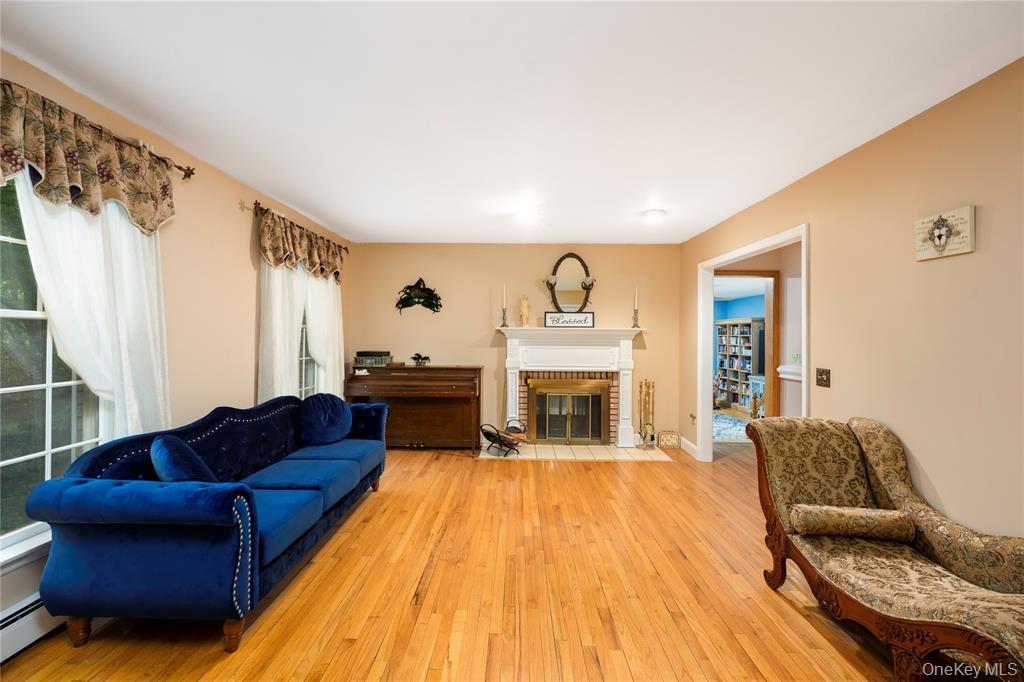 17 Stonegate Drive, Hyde Park, NY 12538