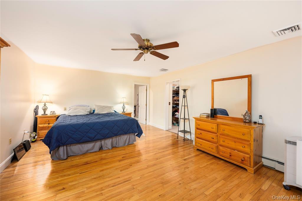 17 Stonegate Drive, Hyde Park, NY 12538