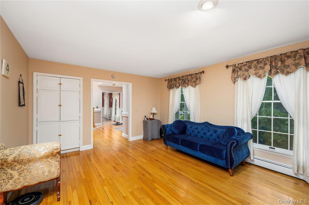 17 Stonegate Drive, Hyde Park, NY 12538