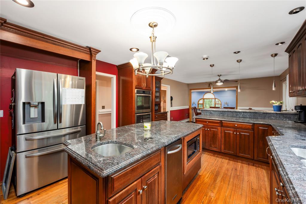 17 Stonegate Drive, Hyde Park, NY 12538