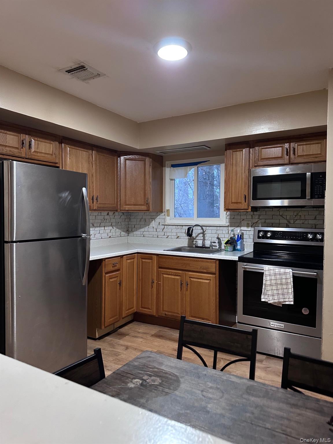 20 Broadway, Mastic, NY 11950